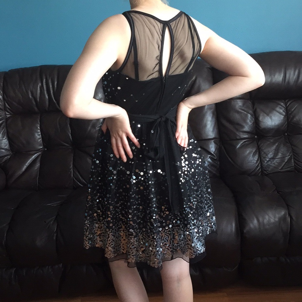 Semi Formal Dress! - Picture 2 of 3